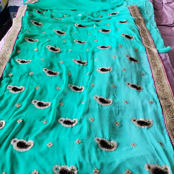 Saree - Picture 2 of 4